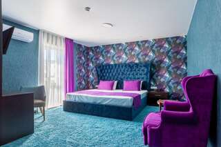 Гостиница Мартон Лидер Краснодар Улучшенный номер с кроватью размера «king-size»-10