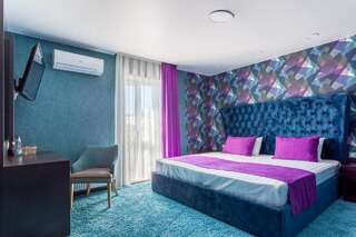 Гостиница Мартон Лидер Краснодар Улучшенный номер с кроватью размера «king-size»-11
